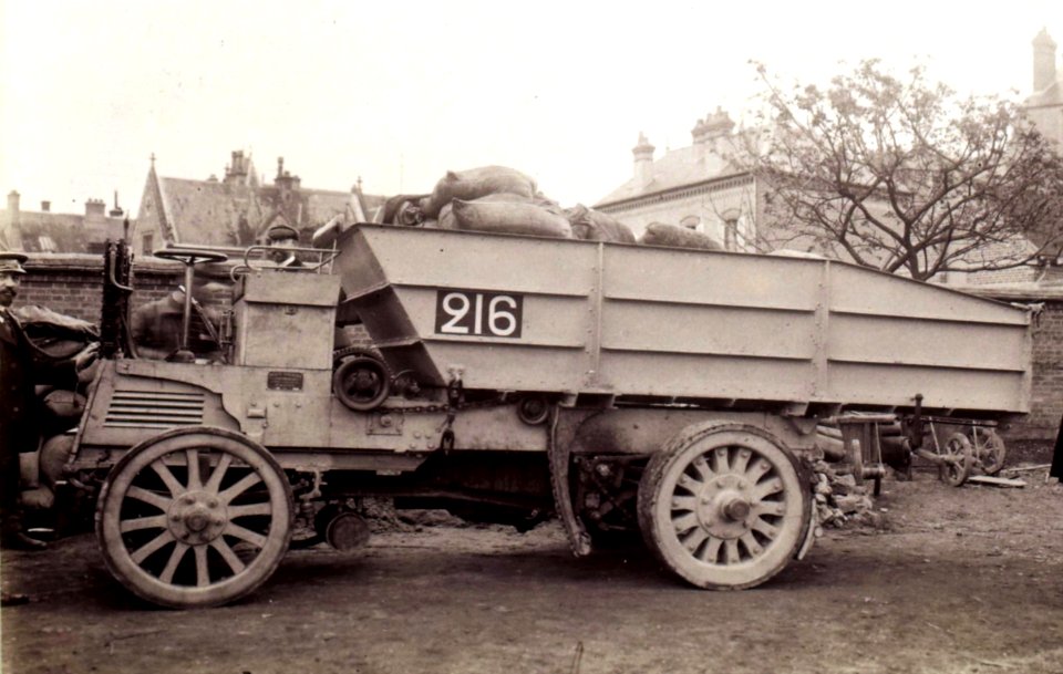 Camion à benne basculante Nancéienne de 1902, à alcool 50½ (conducteur Eugène Brillié)