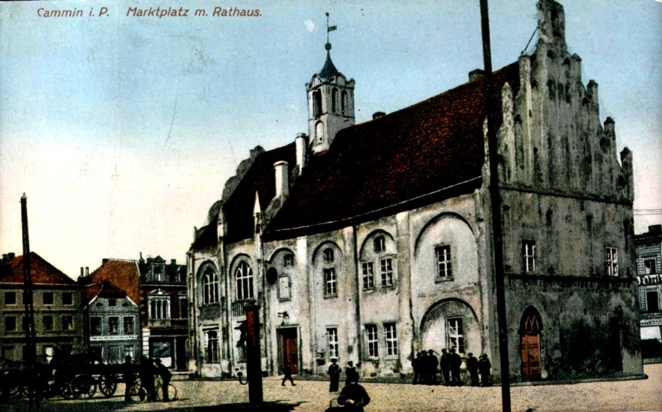 Cammin in Pommern - Rathaus mit Marktplatz-003