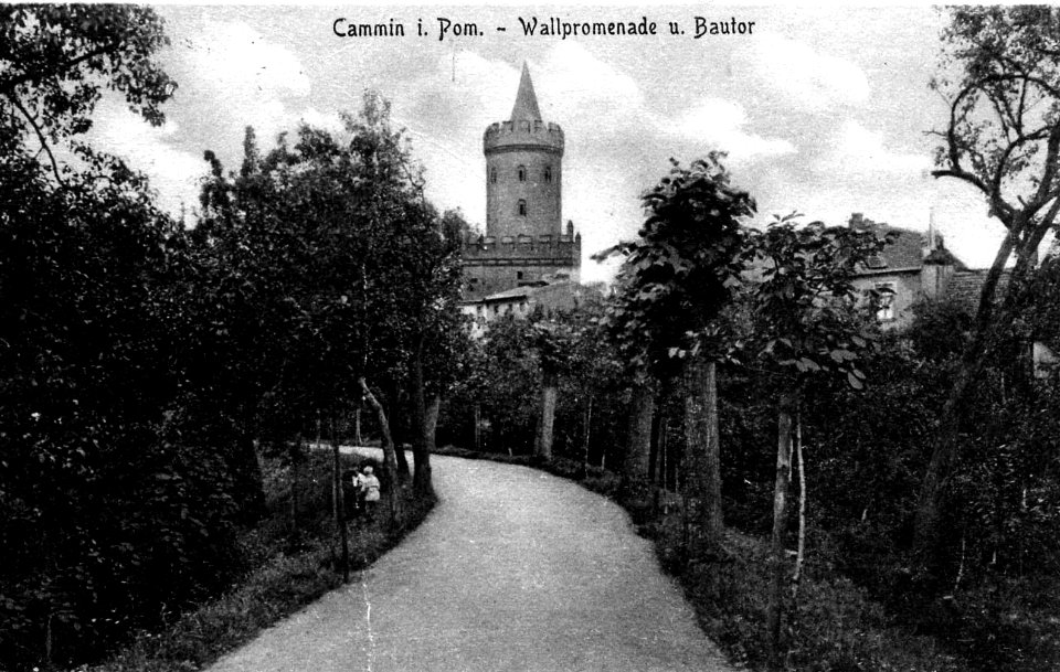Cammin in Pommern - Wallpromenade und Bautor