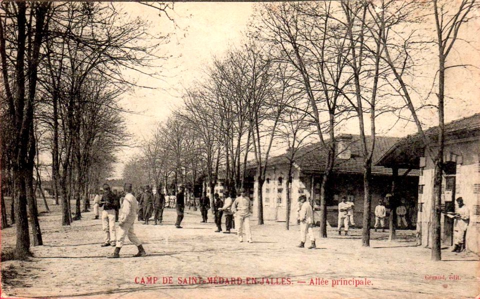 Camp de Saint-Médard - allée principale 1
