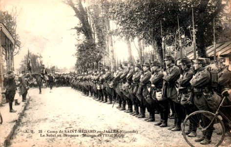 Camp de Saint-Médard - le salut du drapeau