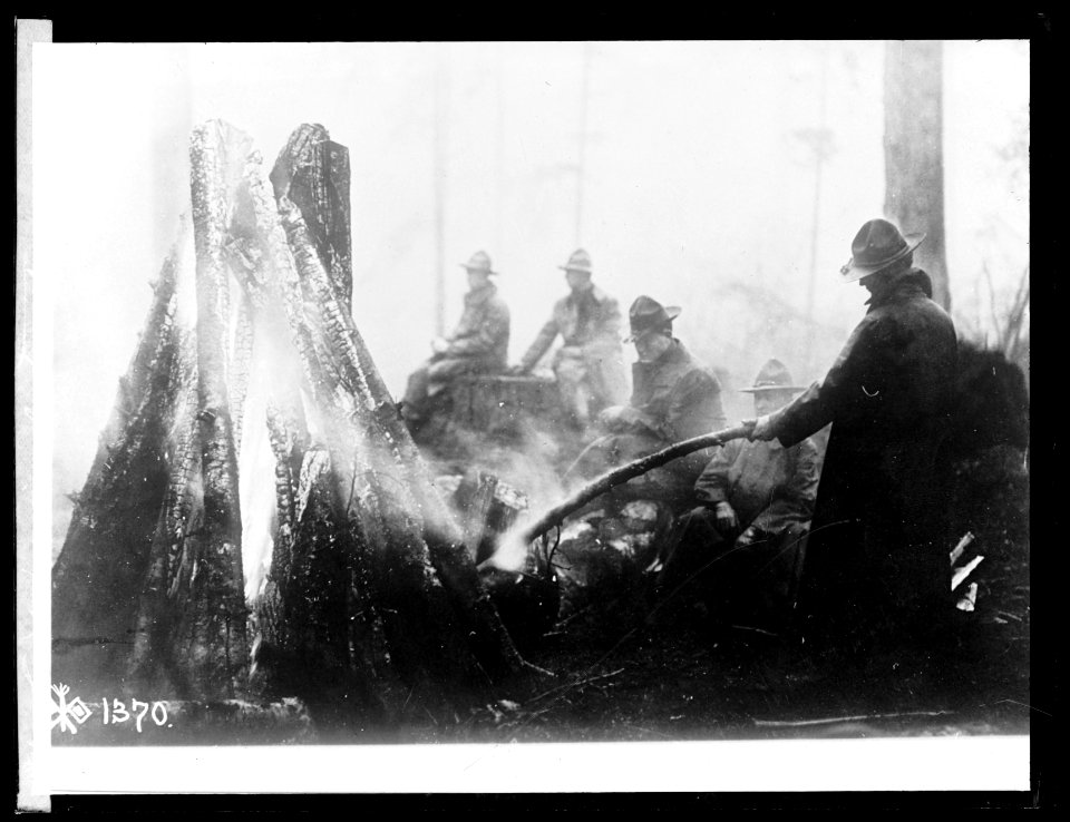 Camp fire at a cantonement LCCN2016826233