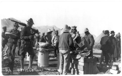 Camp for Mexican refugees, Fort Bliss, Tex- cutting up beef, U.S. soldier standing guard LCCN2016647570