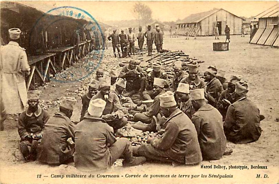 Camp du Courneau - Corvée de pommes de terre