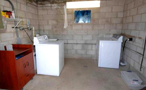 Camp Iguana laundry room