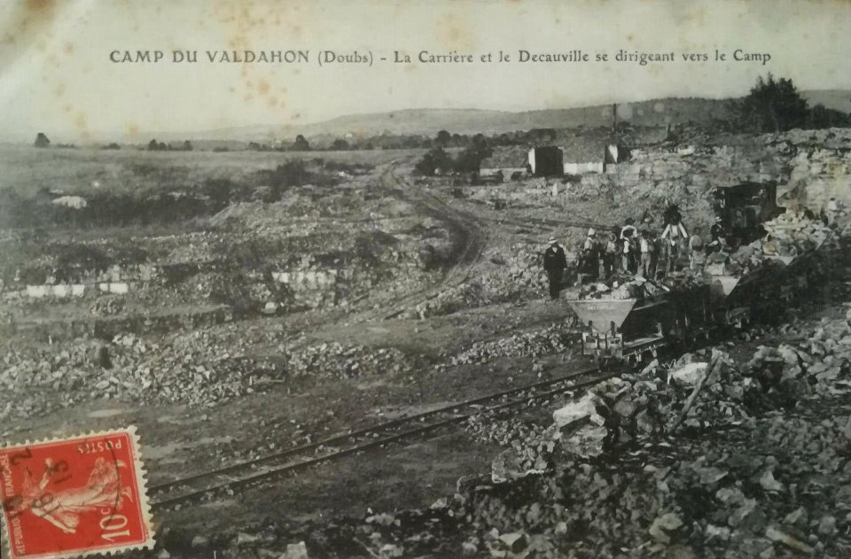 Camp du Valdahon (Doubs) - La Carriere et le Decauville se divergent vers le Camp