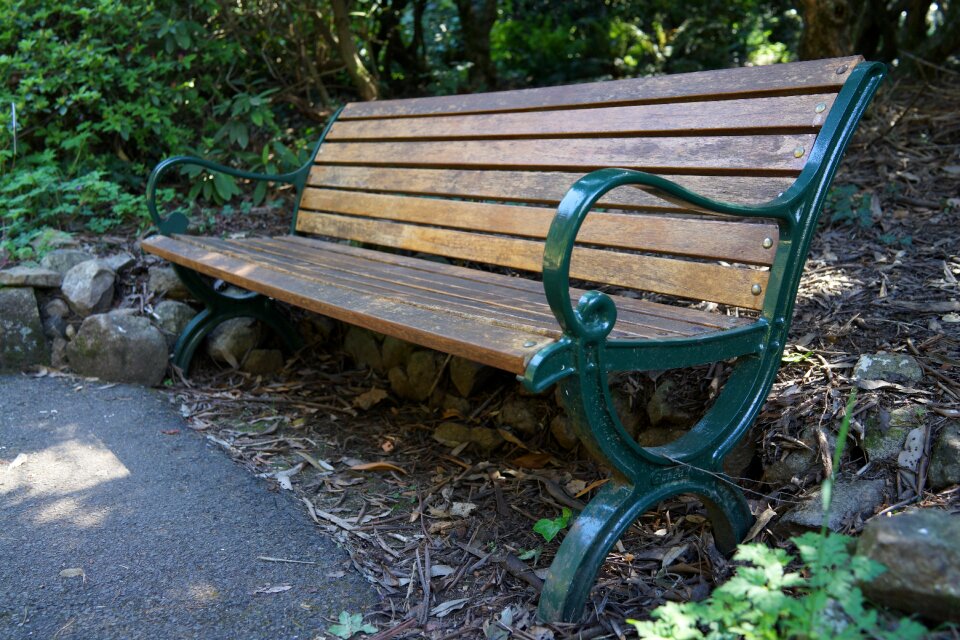 Metal wooden slats amenities
