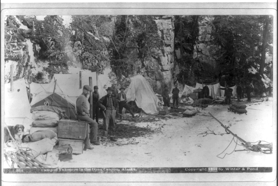Camp of Yukoners in Dyea Canyon, Alaska LCCN2016652709
