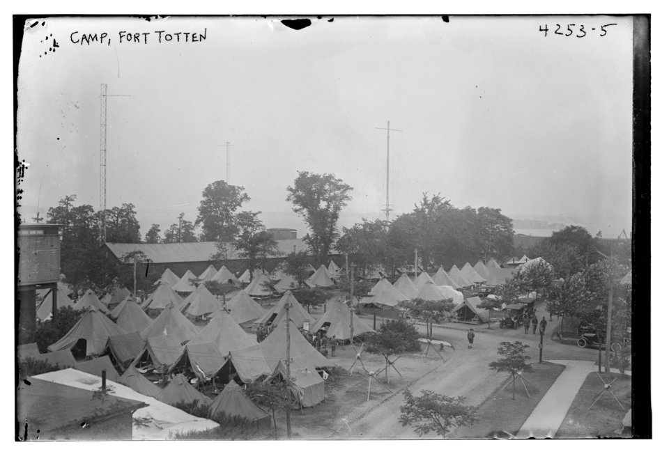 Camp, Fort Totten LCCN2014704955