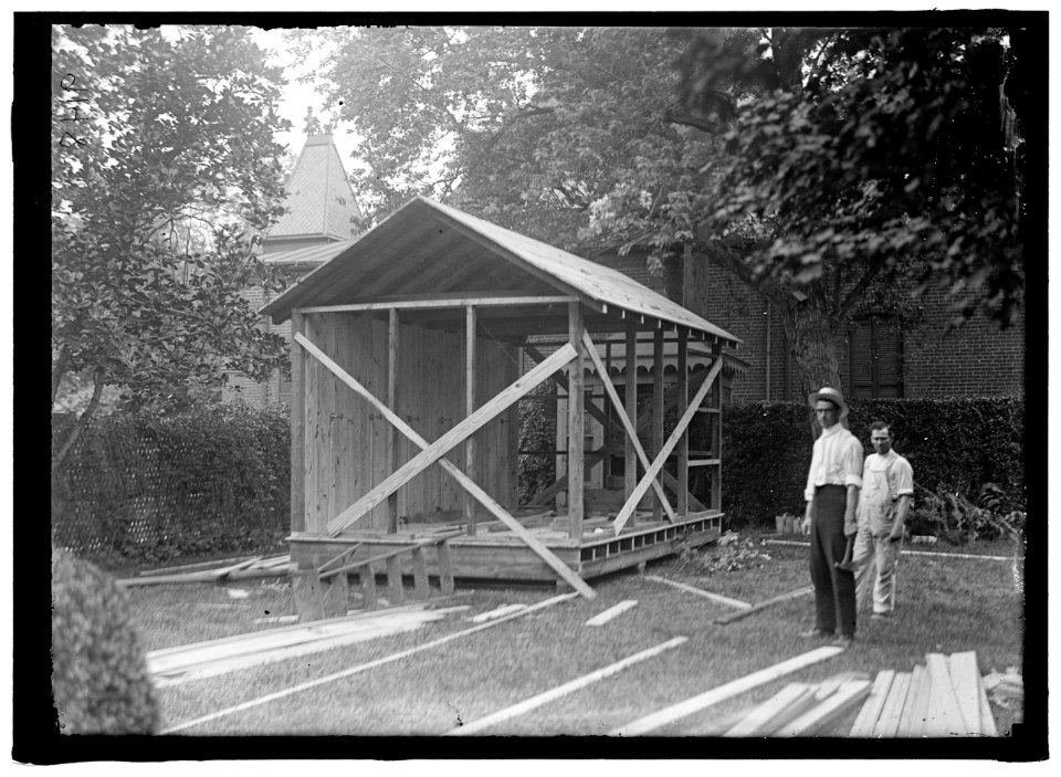 CAMP, WALTER, I.E., EXERCISE SCHOOL. BATH HOUSE FOR GOVERNMENT OFFICIALS LCCN2016868106
