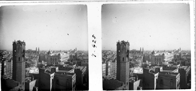 Campanar de Santa Àgata i vista de la ciutat de Barcelona