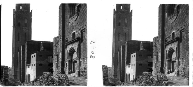 Campanar i portada de la catedral vella de Lleida