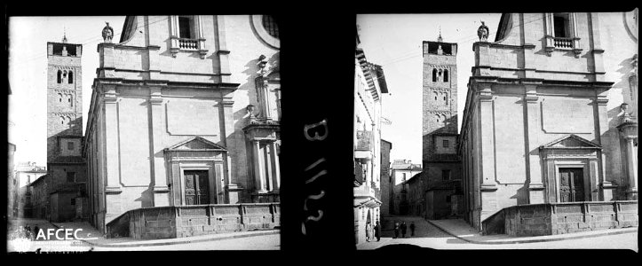 Campanar i façana de l'església de Vic
