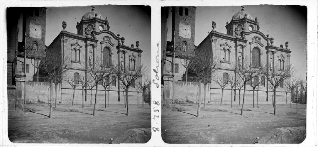 Campanar i vista de la capella de la Verge del Claustre