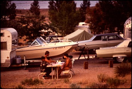 Camping on Banks of Lake Powell (4265758397)