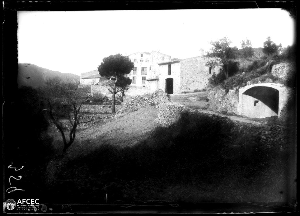 Camí d'entrada al poble de Duesaigües