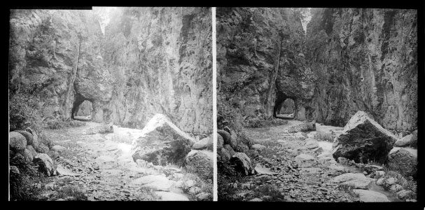 Camí obert a la roca vora les gorges de Carançà (o Querançà) (AFCEC BORDAS X 620)
