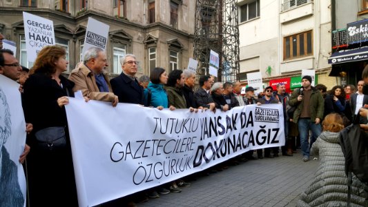 Can Dündar & Erdem Gül support 1