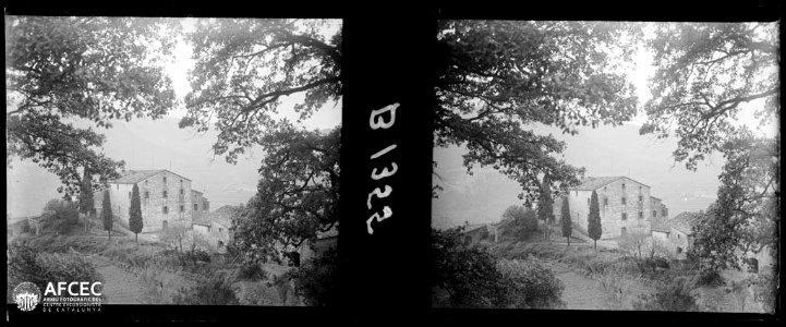 Can Tobella entre els arbres (AFCEC GAUSACHS B 01355)