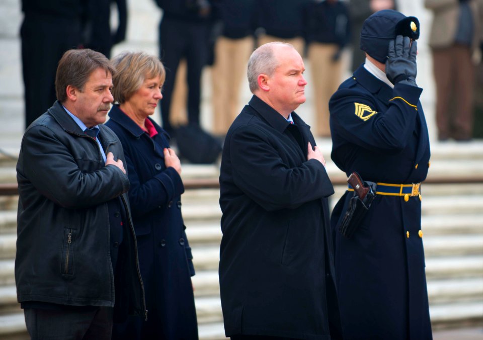 Canadian VA Minister Public Wreath Laying - salute (16411555376)