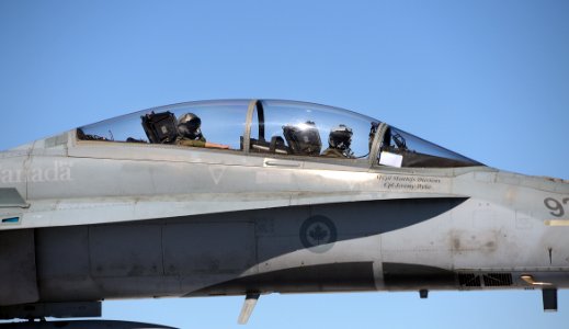 Canadian and US jets refuel during RIMPAC 2014 140716-N-FC670-108