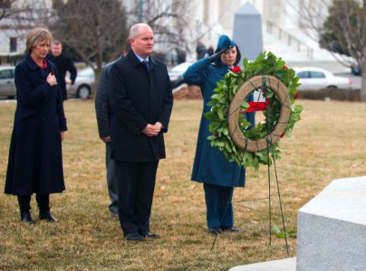 Canadian Cross of Sacrafice wreath laying - salute (15815004974)
