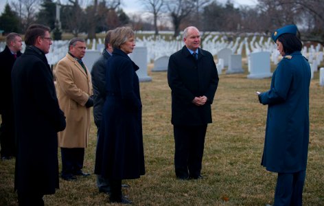 Canadian Cross of Sacrafice wreath laying - presentation (16411555716)