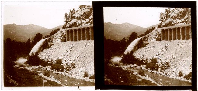 Canal del Pont del Carbur abocant aigua al riu