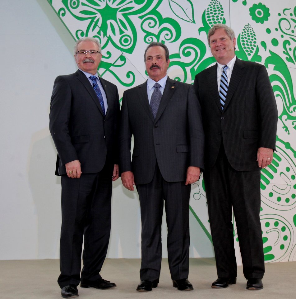 Canadian Minister of Agriculture Gerry Ritz, Mexico Secretary of Agriculture, Livestock, Rural Development, Fisheries and Food Martinez y Martinez, and U.S. Agriculture Secretary Tom Vilsack