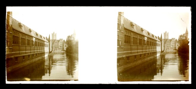 Canal . Al fons, dues de les torres de la ciutat