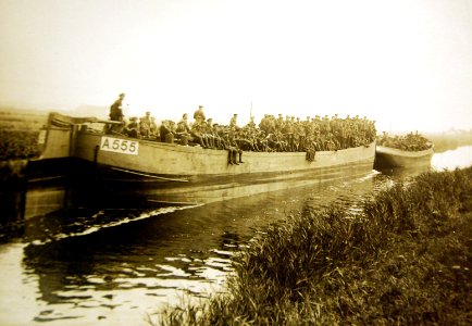 Canal barges carrying British troops to battle in the Western Front in France, WWI (28602366026)
