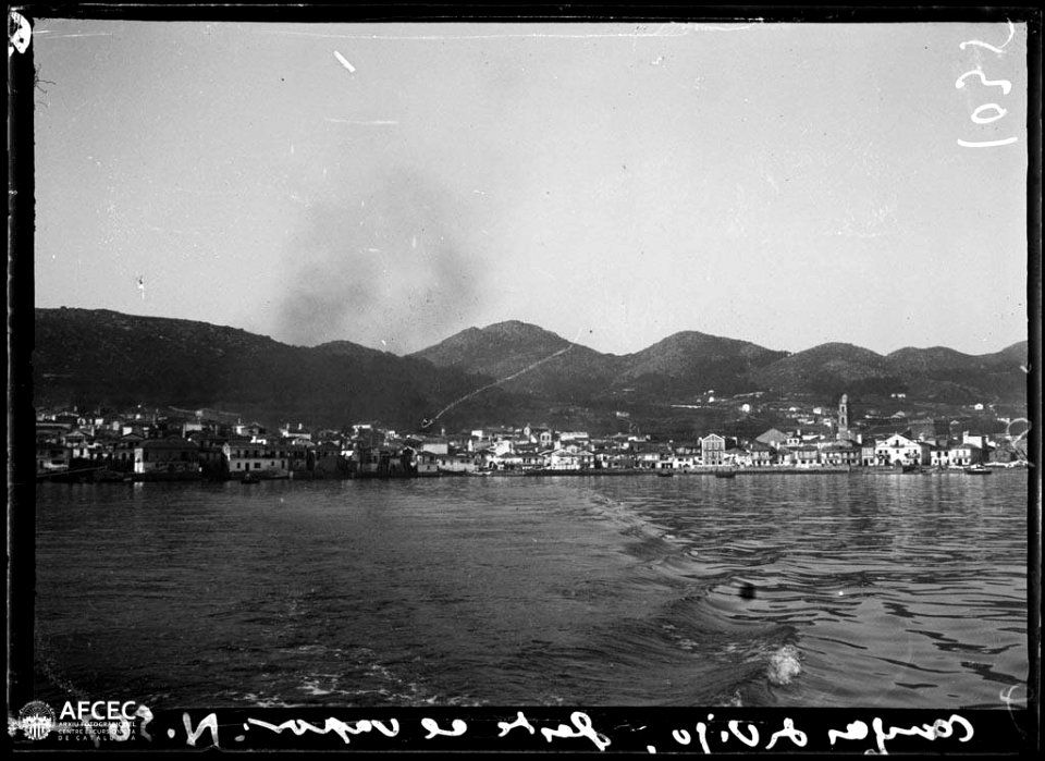 Cangas de Vigo, vista des d'un vaixell