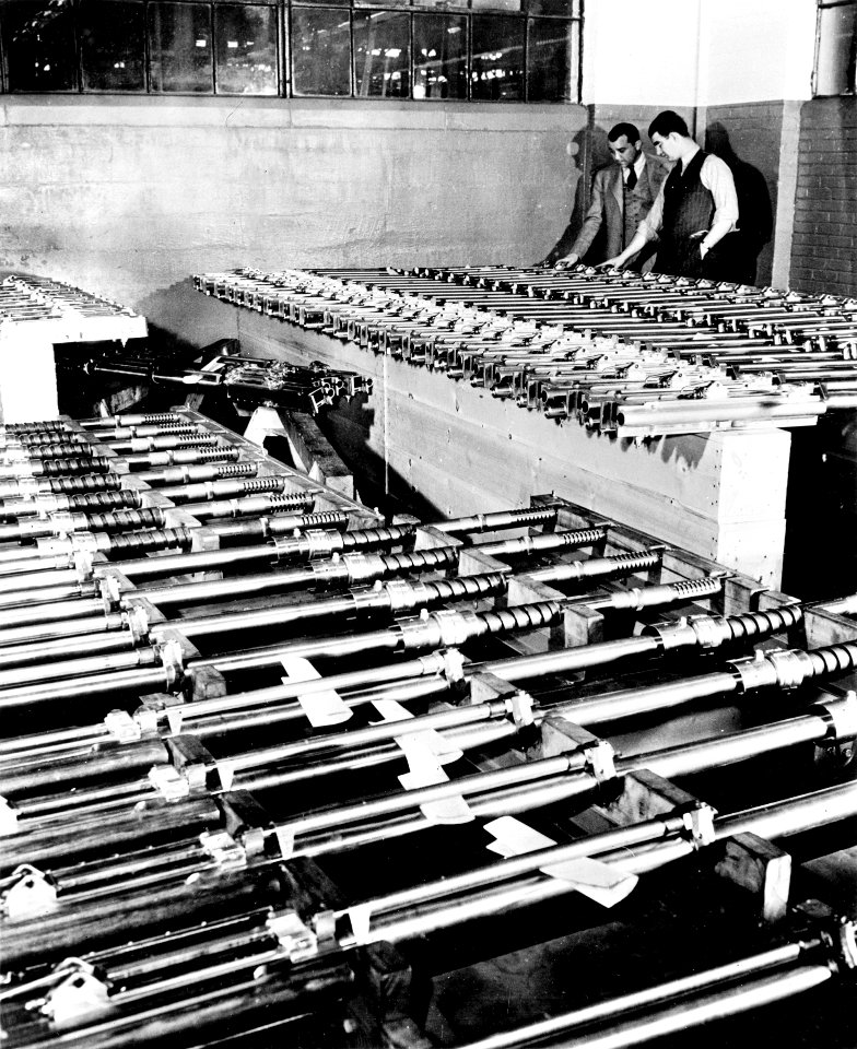 Cannons manufactured by Oldsmobile c1943