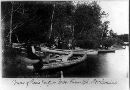 Canoes of picnic party on Moose River, Maine LCCN2002711545