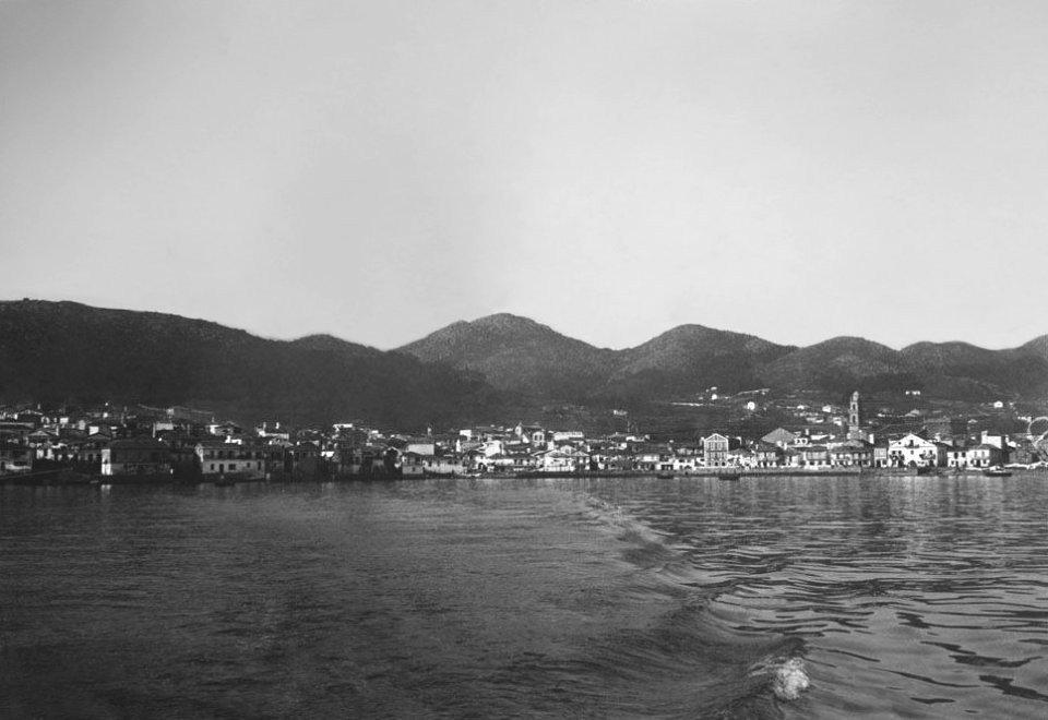 Cangas de Vigo, vista des d'un vaixell Restored