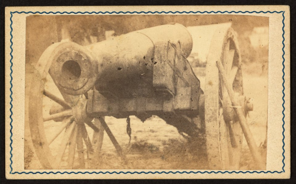 Cannon mounted in the camp of Duryea's and Bainbridge's Batteries, 15th Arkansas Confederate Infantry, Port Hudson, Louisiana) - photographed by McPherson & Oliver, Baton Rouge, La LCCN2010647766