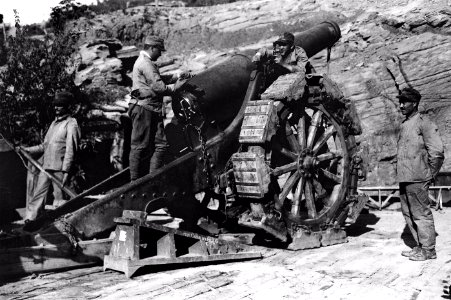 Canon in position of a Gorizia station 1916