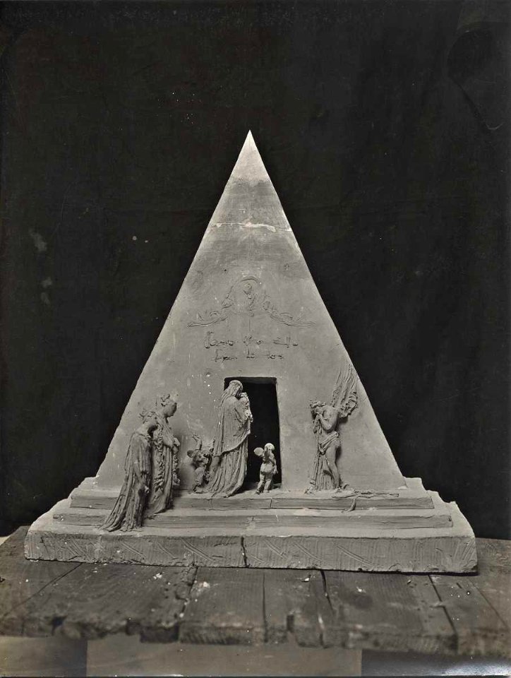 Canova - Sepolcro a piramide, Allegoria della Pittura, Genietto, Allegorie della Scultura e dell'Architettura