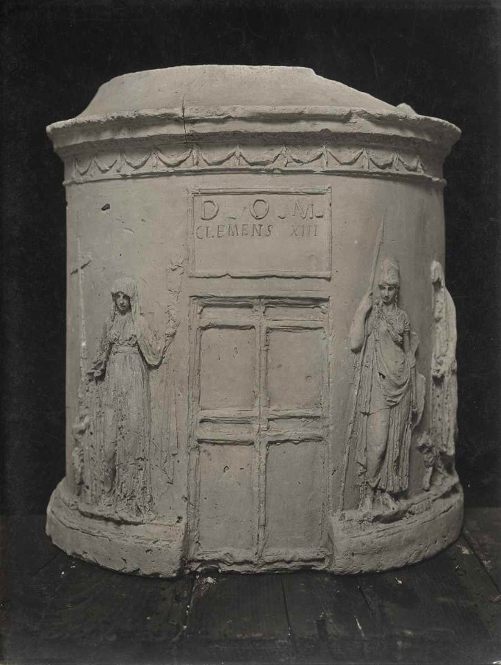 Canova - Sepolcro a tumulo, Allegorie della Fede, della Fortezza e della Mansuetudine, Iscrizione, Museo Canova, Gipsoteca