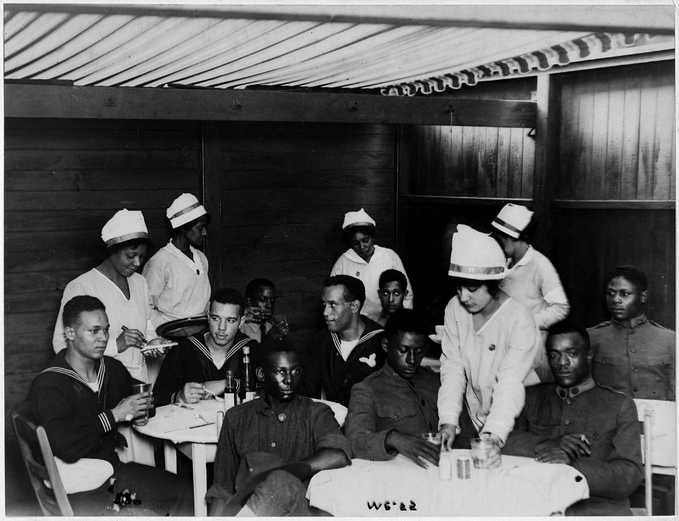 Canteen for Negro soldiers. In the canteen of the club for Negro soldiers and sailors which the Nat . . . - NARA - 533635