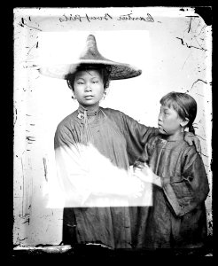 Canton boat girls by John Thomson 1869
