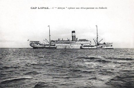 Cap Lopez-L'Afrique opérant son débarquement en chalands