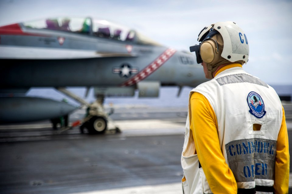 Capt. Gregory Fenton observes USS George Washington flight operations 140926-N-XK455-050