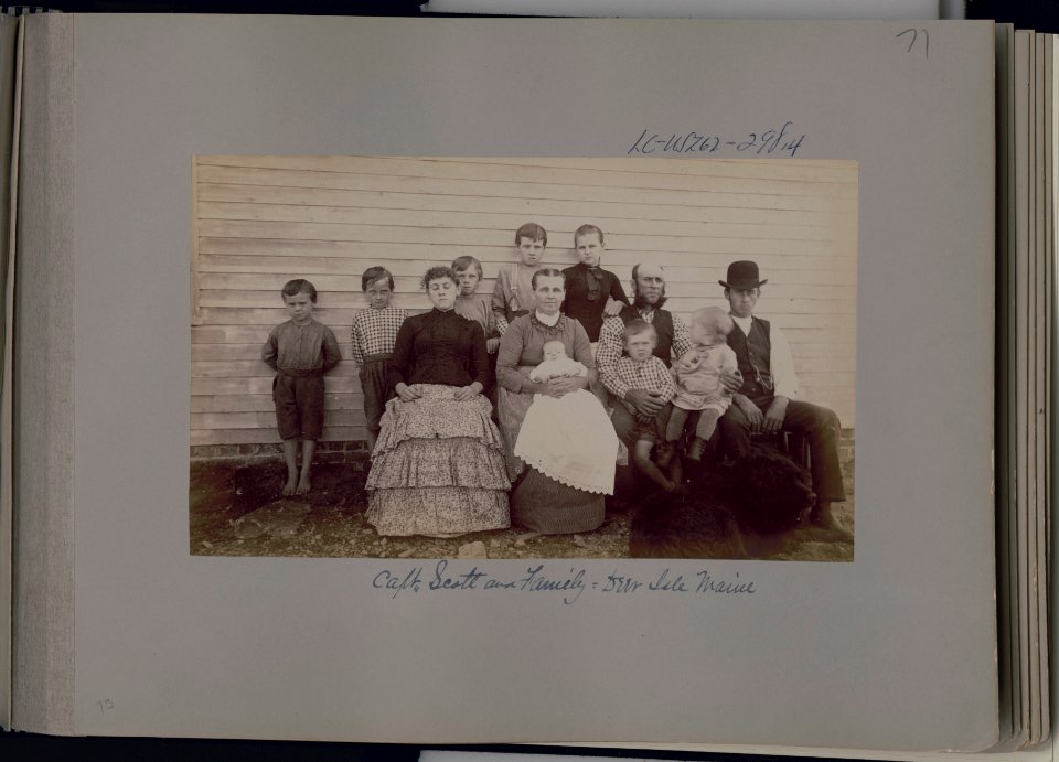 Capt. Scott and family, Deer Isle, Maine LCCN2002711514