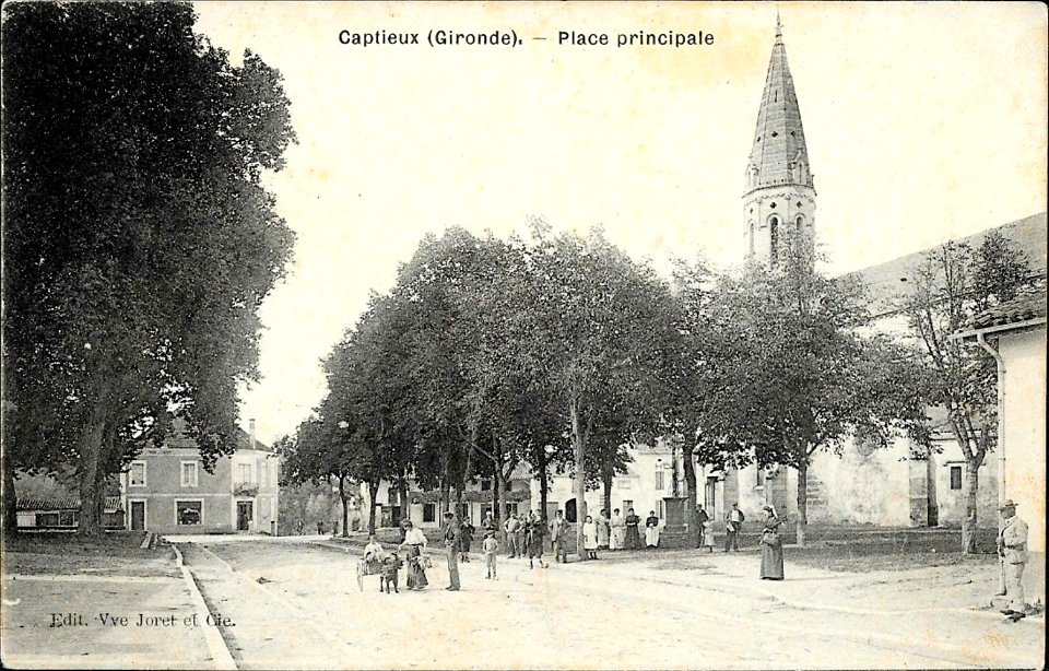 Captieux - Place principale 2