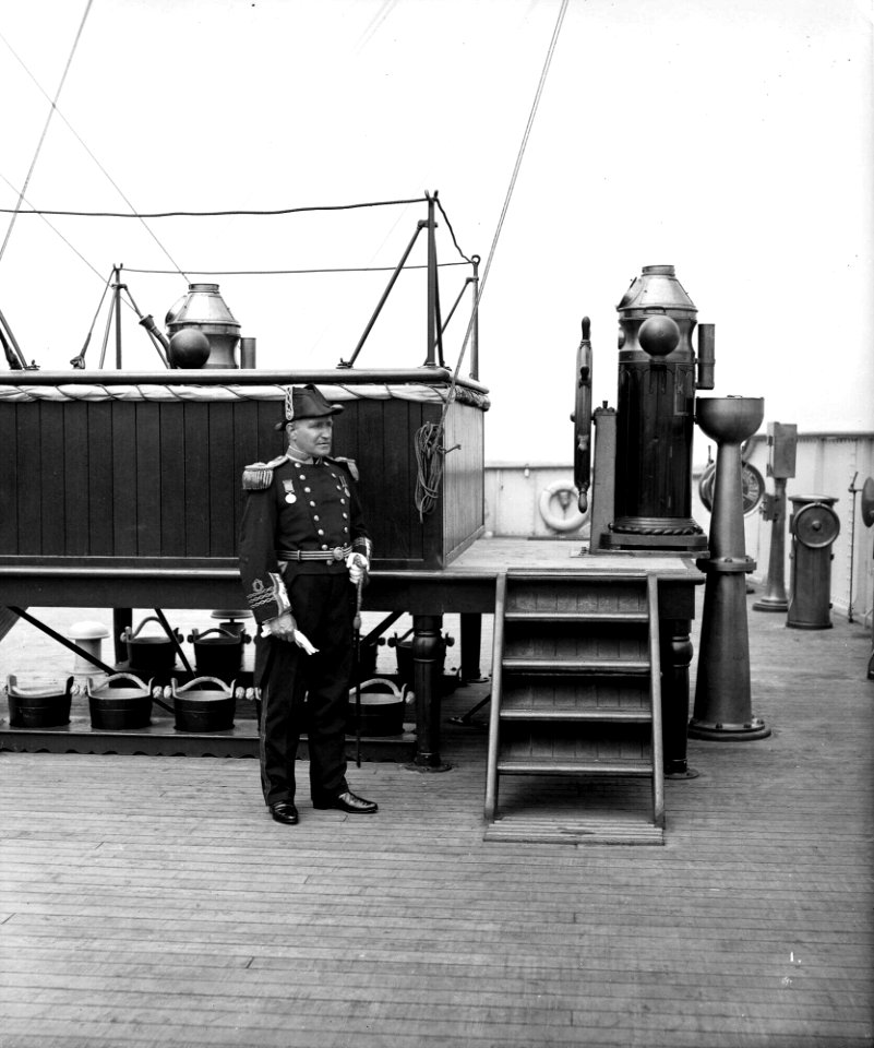 Captain W. T. Turner of the 'Aquitania' (1914) RMG G10914