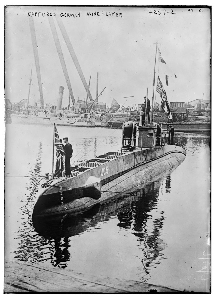 Captured German mine-layer LCCN2014704994