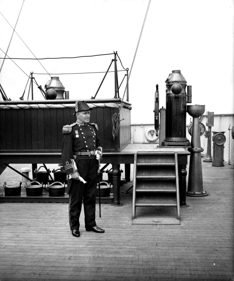 Captain W. T. Turner of the 'Aquitania' (1914) RMG G10917