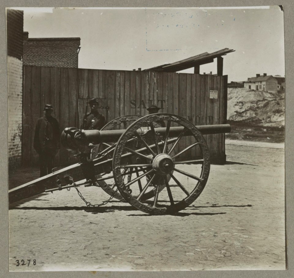 Captured Whitworth gun on wharf awaiting shipment, April 1865, 6278, Richmond, Va LCCN2012649389