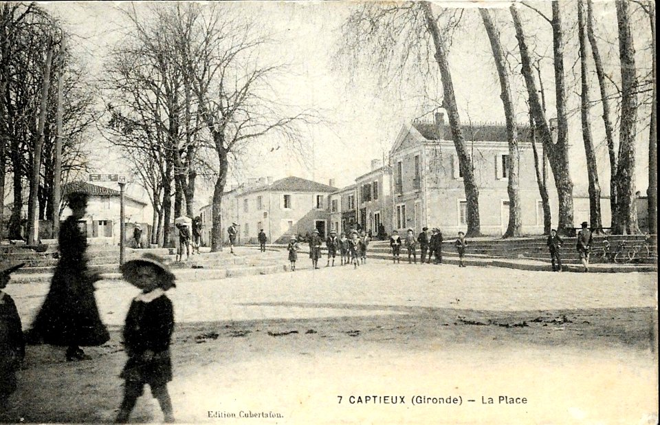 Captieux - Place principale 1